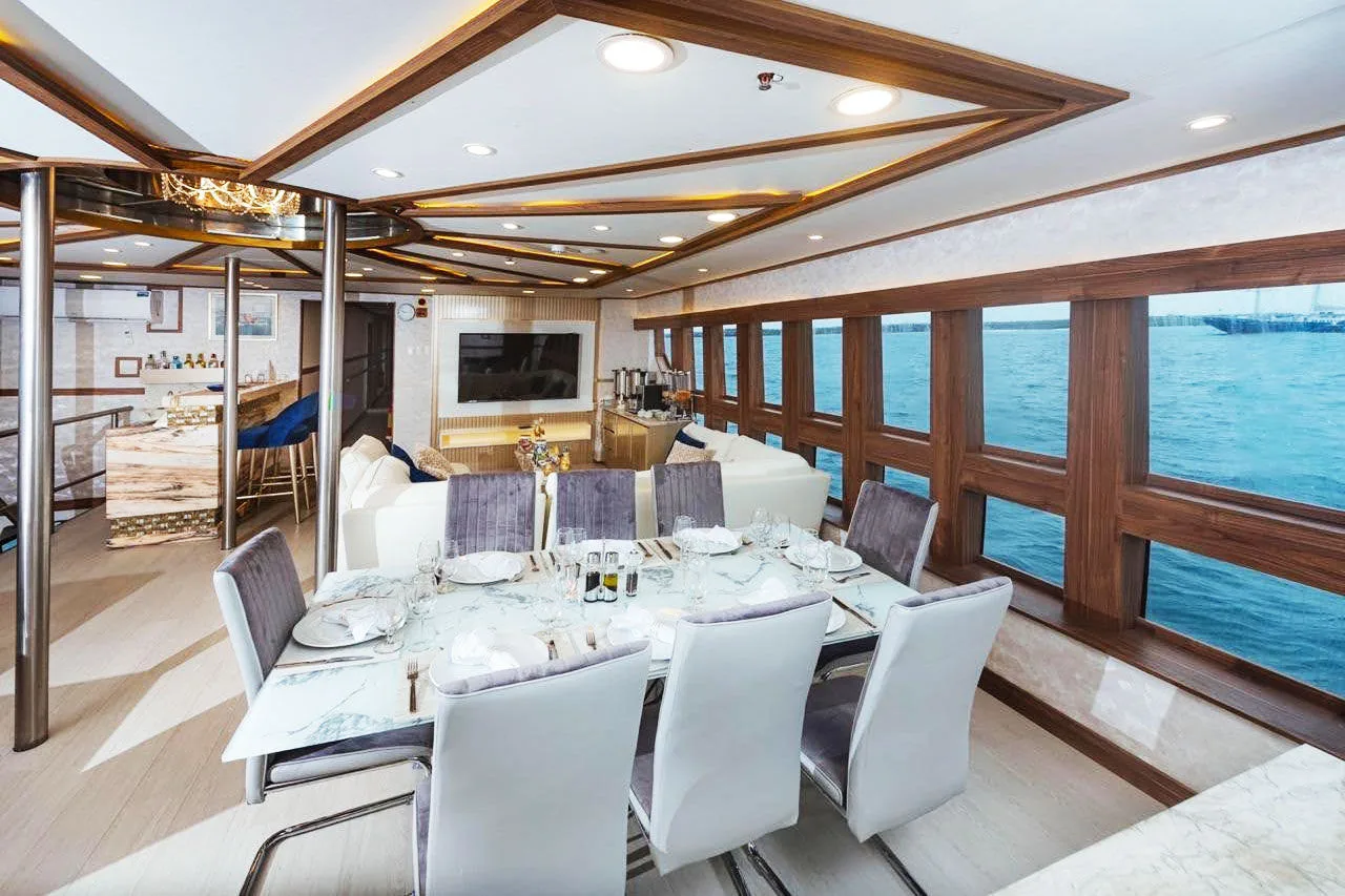 Tiburon Explorer dining room with panoramic windows