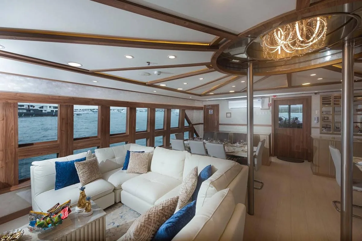 Dining room and lounge aboard Tiburon Explorer