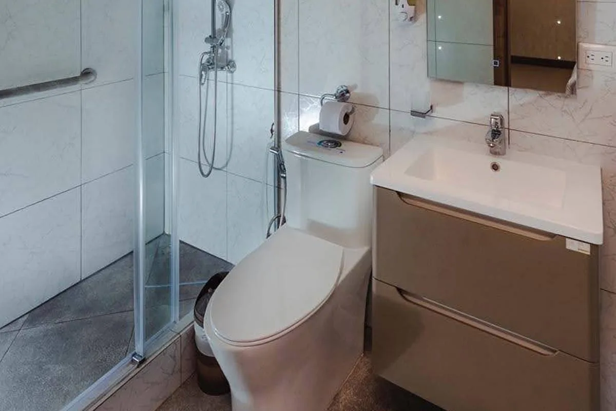 En-suite bathroom with shower cubicle on Tiburon Explorer