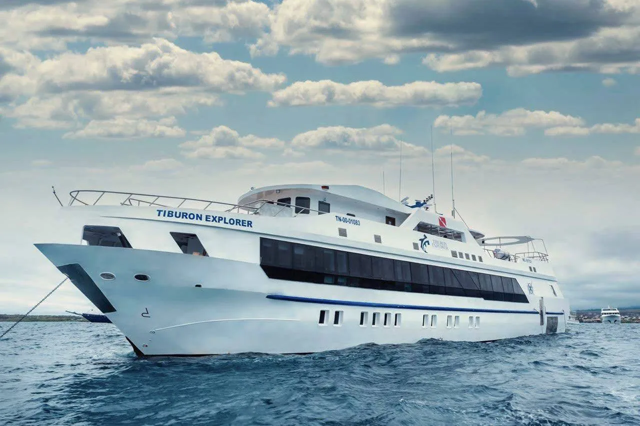 Tiburon Explorer under way in open water off the Galapagos