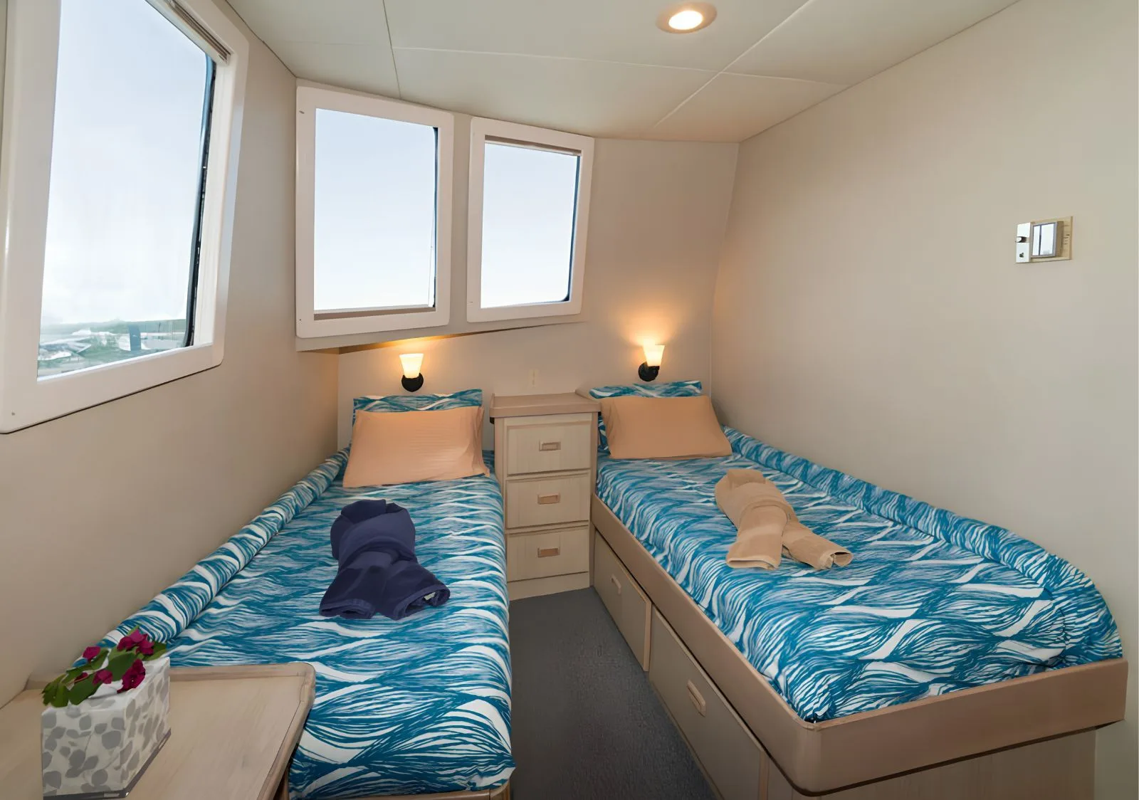 Main deck stateroom on Turks & Caicos Explorer II — twin beds and windows