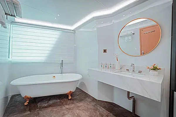 Яхта White Pearl, ванная комната