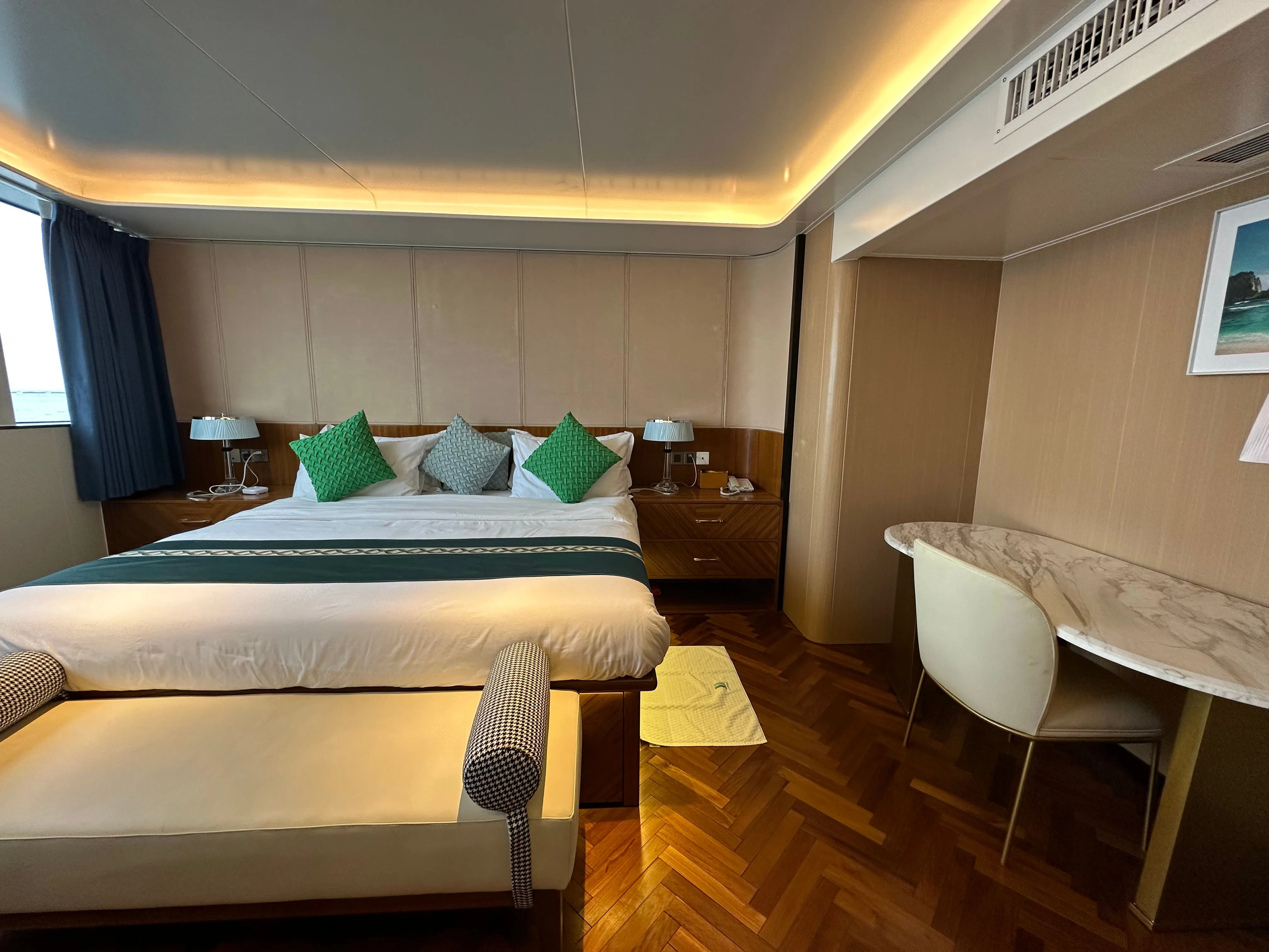 Master Suite White Pearl с рабочим столом