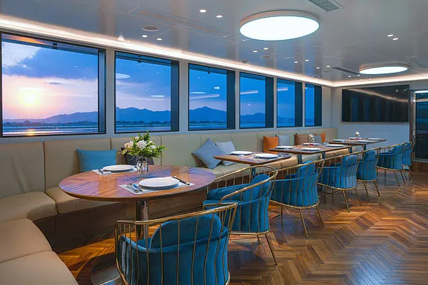 Яхта White Pearl, обеденный зал