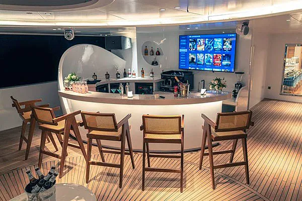 Яхта White Pearl, бар