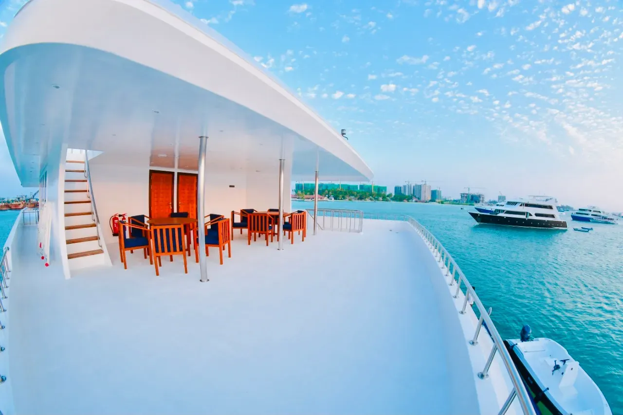 Открытая палуба яхты