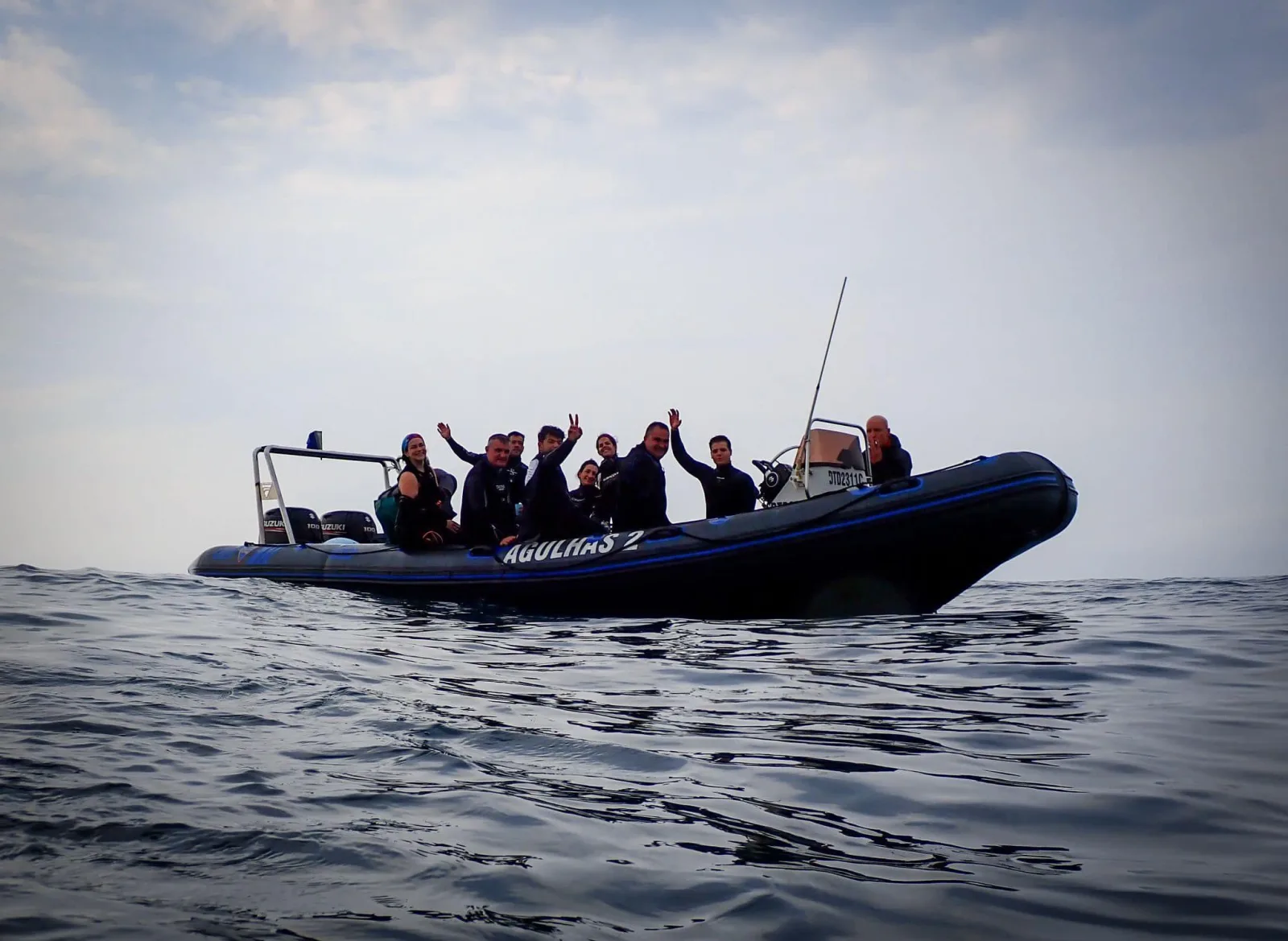 Дайв-лодка в открытом море