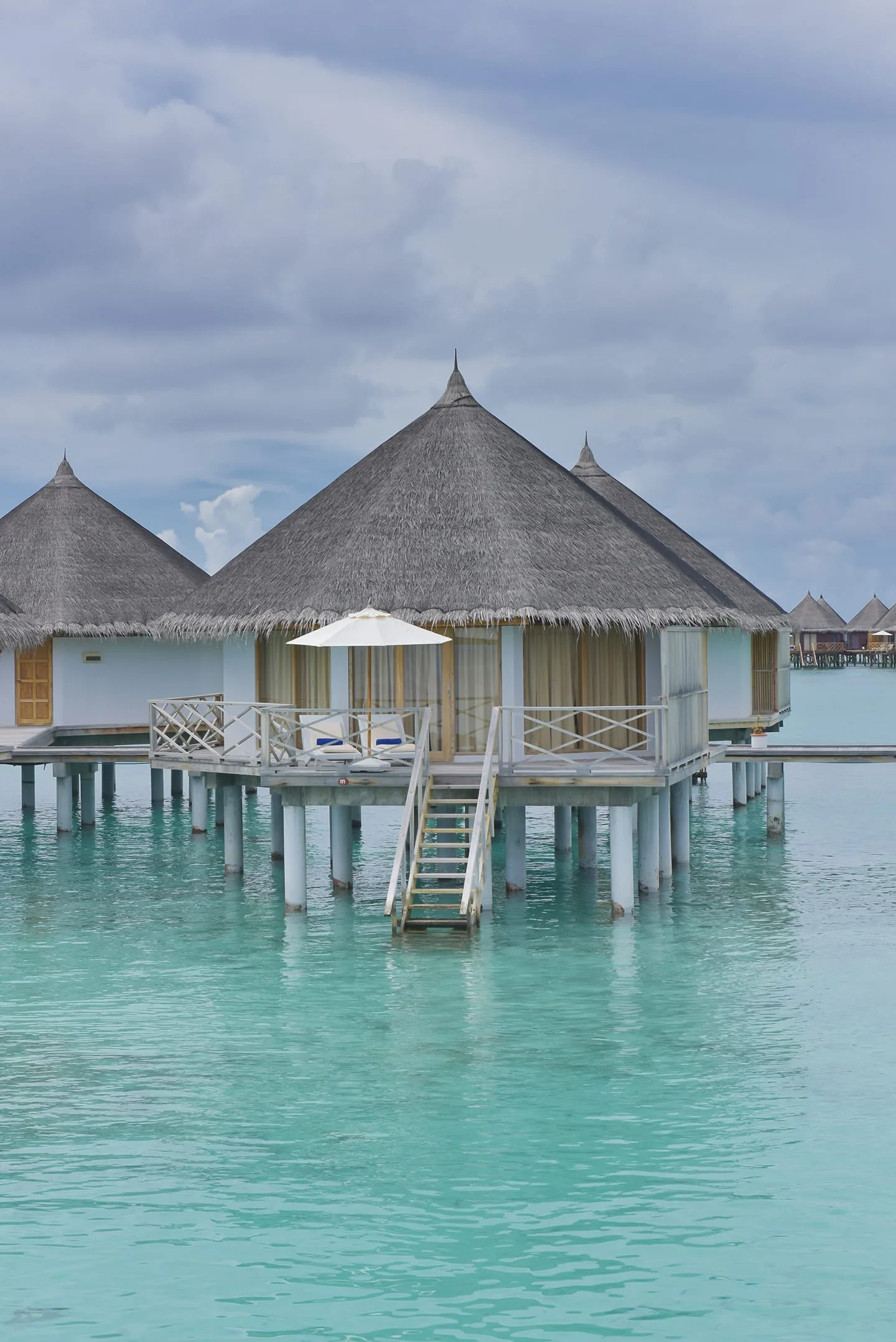 Superior Water Bungalow — бунгало на сваях