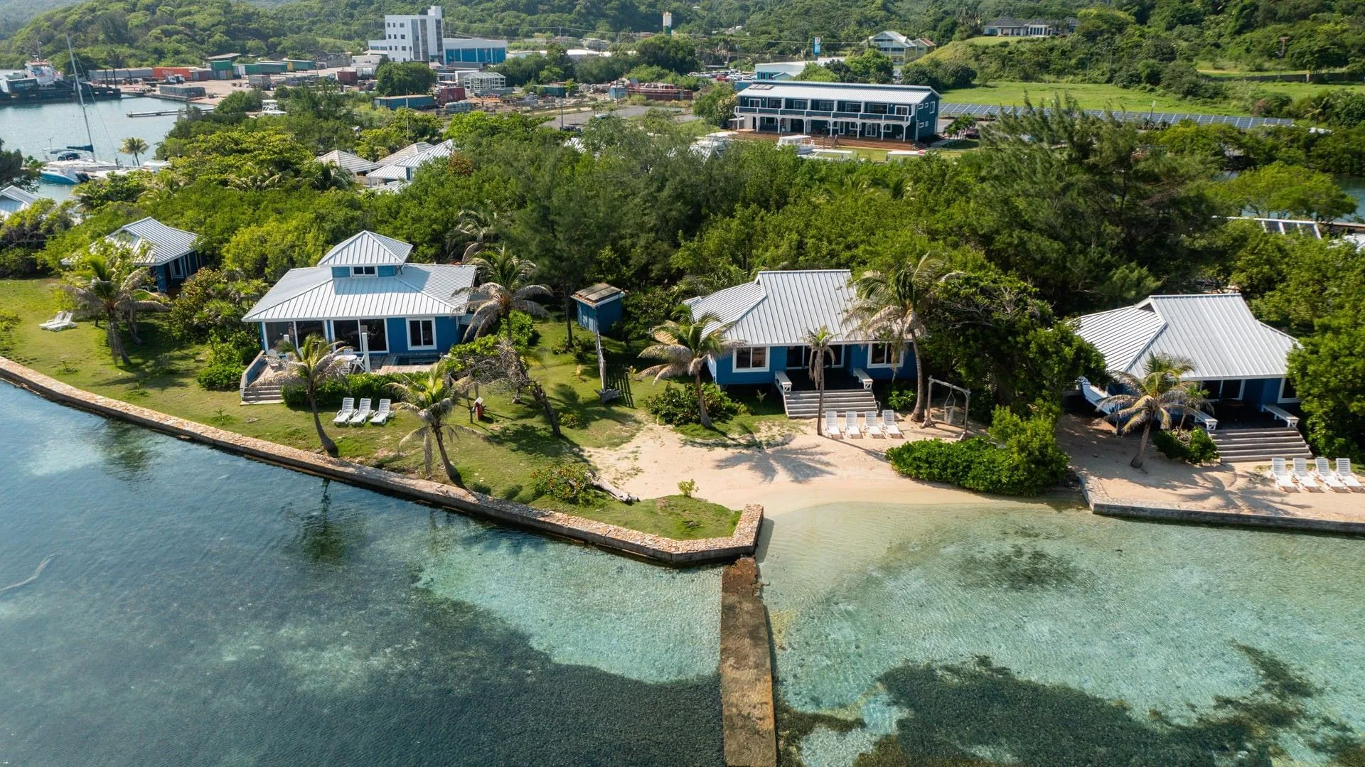 Виллы со стороны воды