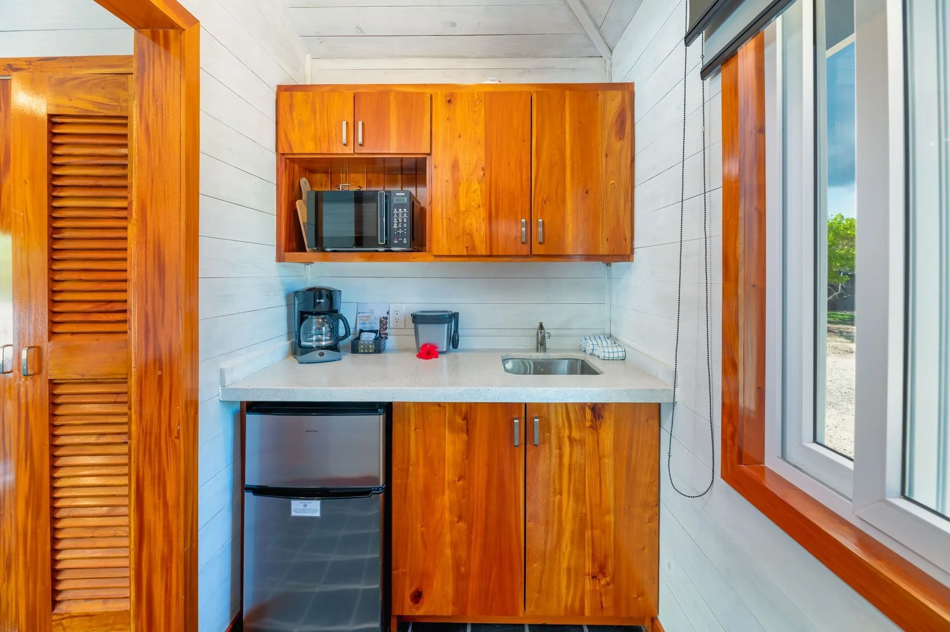 Deluxe Beach View Villa — кухня