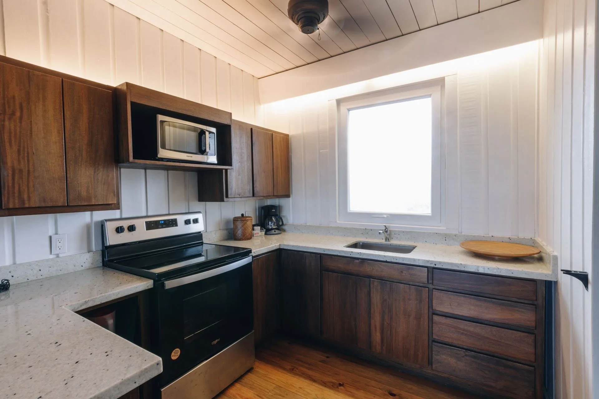 Oceanview Two Bedroom Suite — кухня