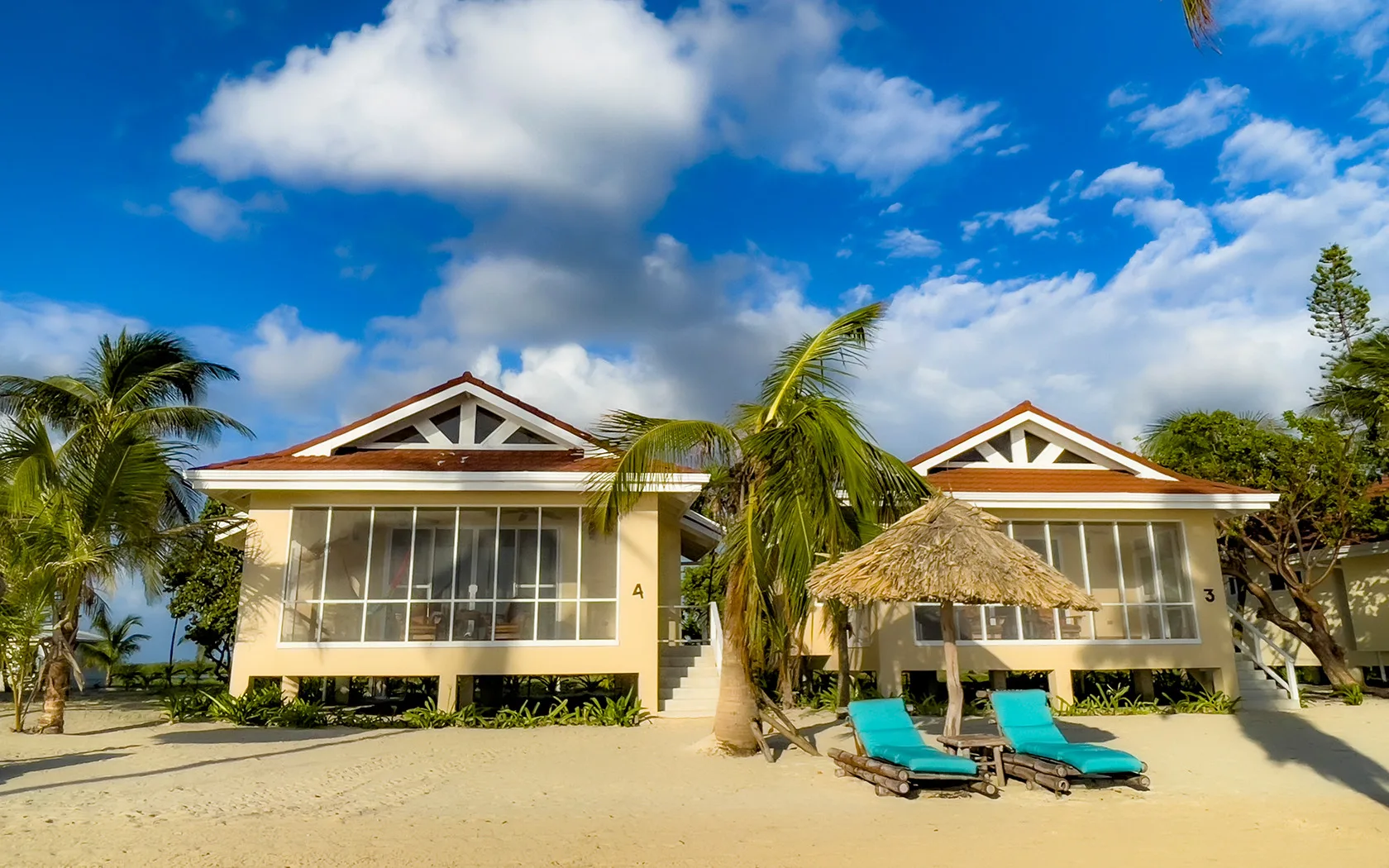 Beach Villa — вид с пляжа