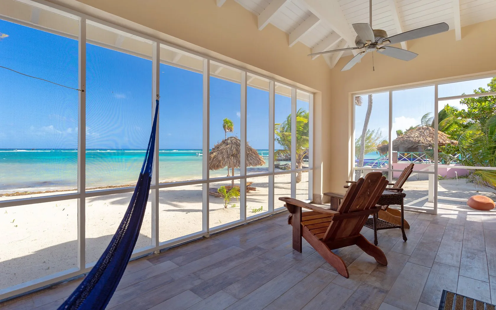 Beach Villa — гамак на веранде