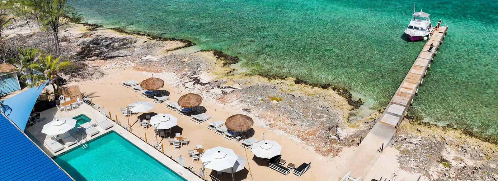Бассейн и пирс с высоты