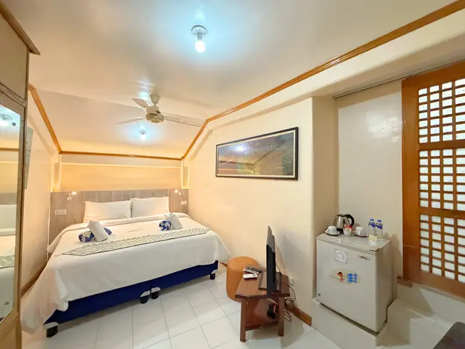 Poolside Room — кровать king-size