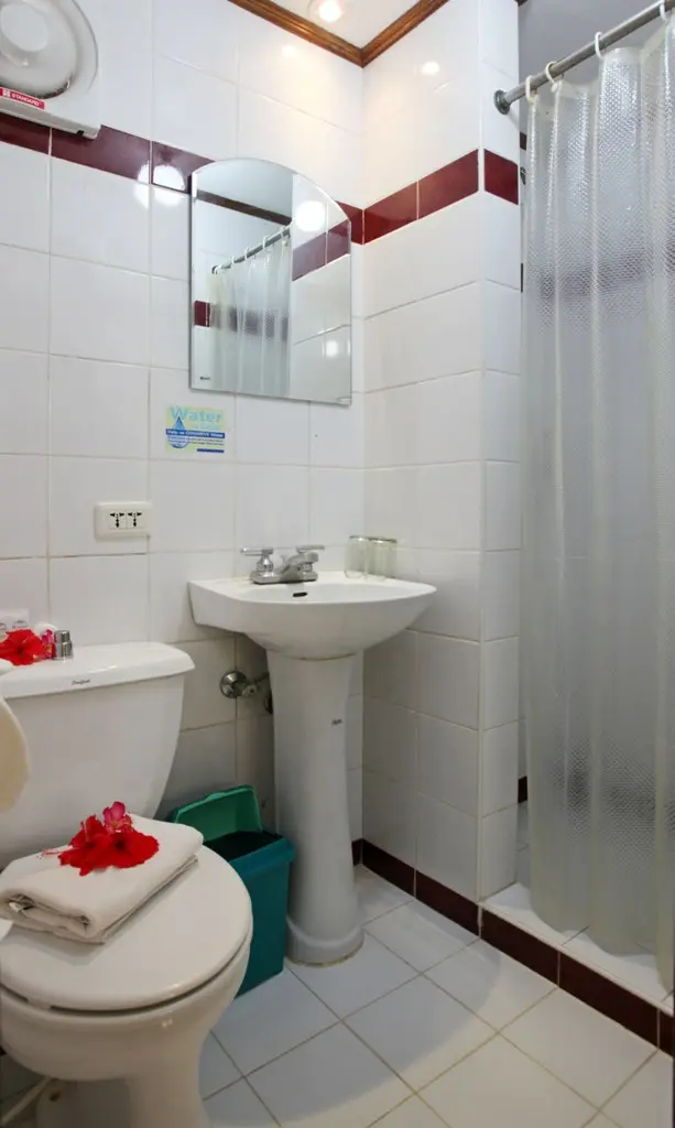 Poolside Room — ванная комната