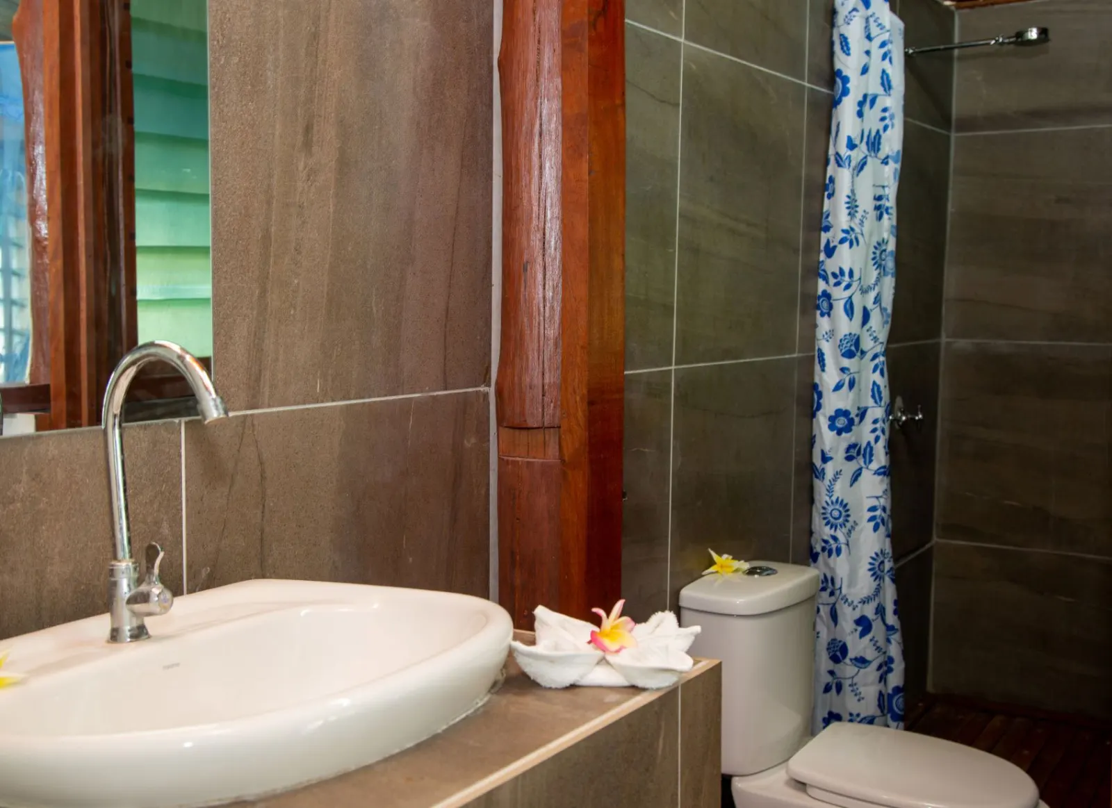 Beach House Apartment — bathroom