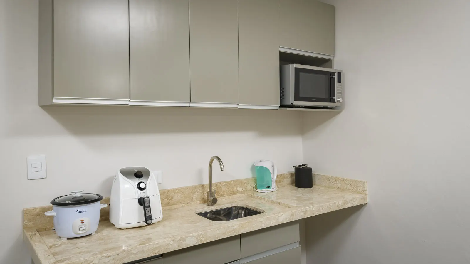 The kitchen corner in the suite