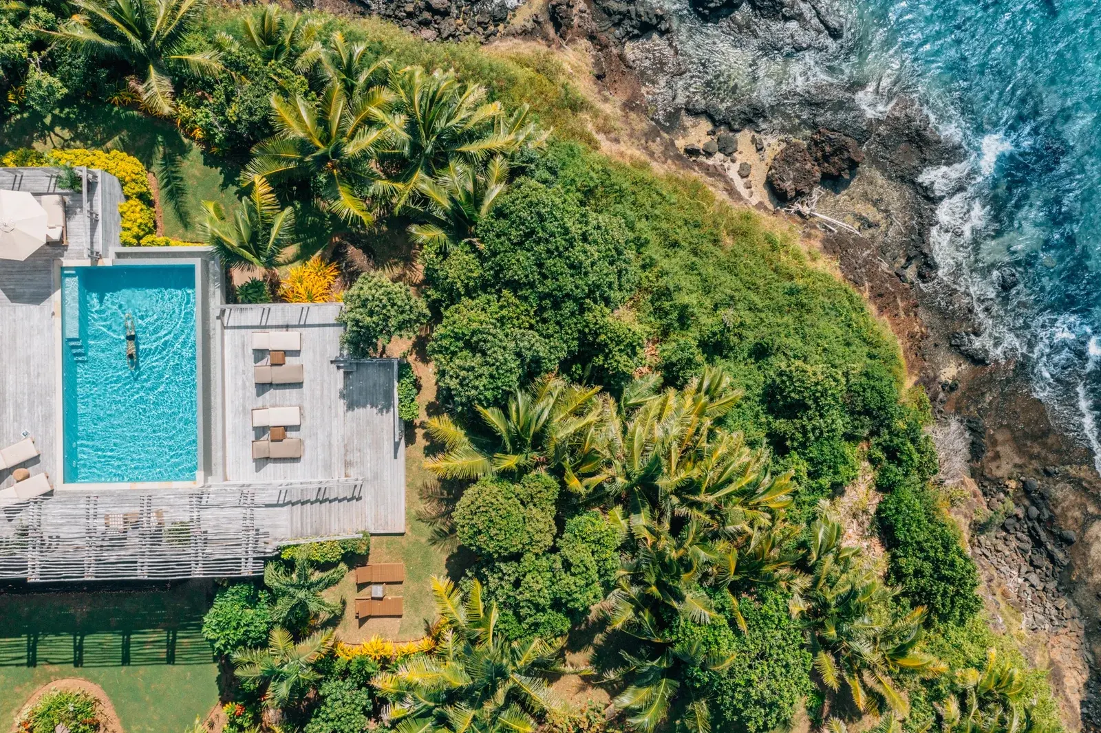 Ocean Residence — дом и бассейн на краю океана