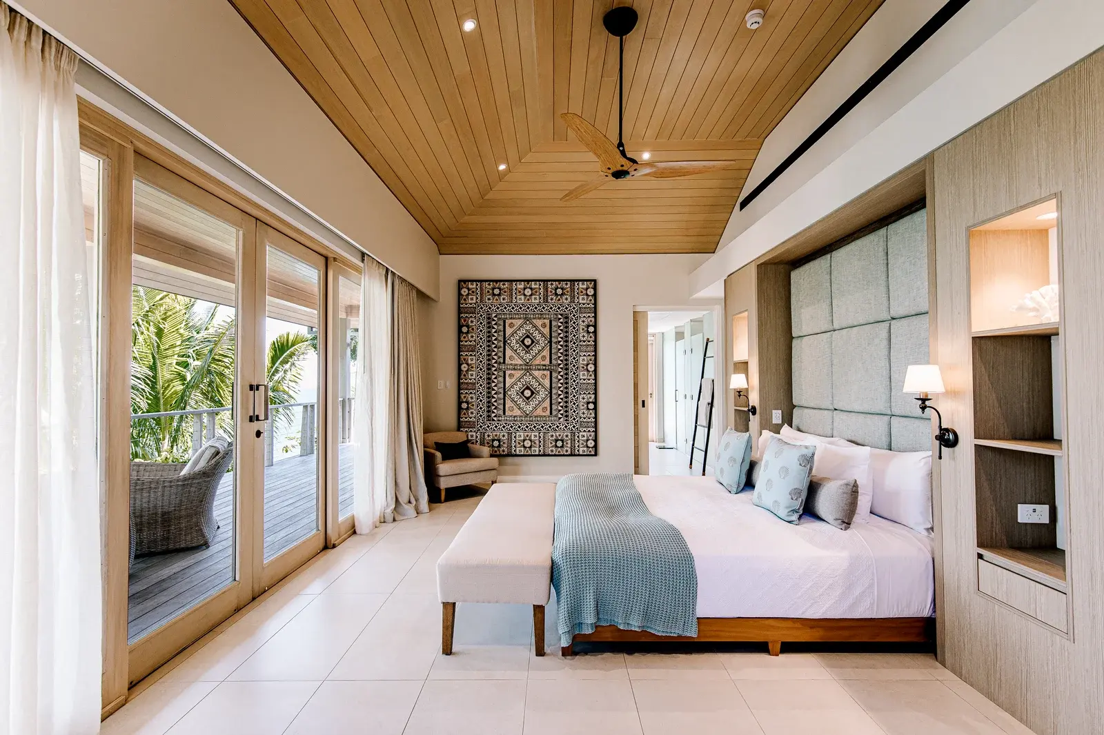 Ocean Residence — главная спальня