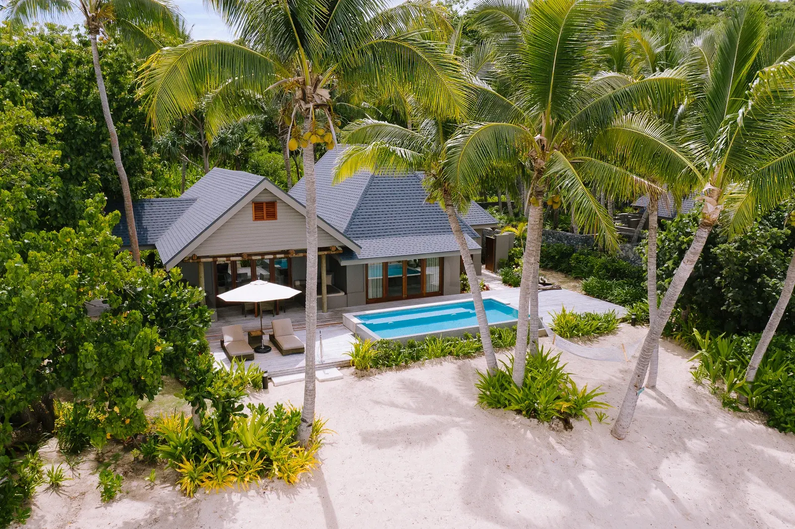 One Bedroom Sunset Villa — вилла на пляже с высоты