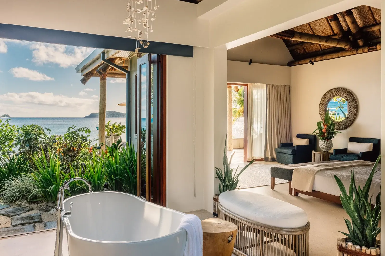 One Bedroom Sunset Villa — ванна под открытым небом