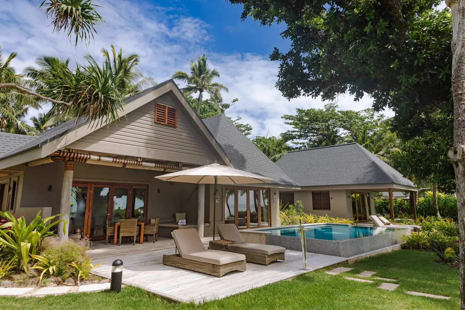 Two Bedroom Sunrise Villa — бассейн-инфинити