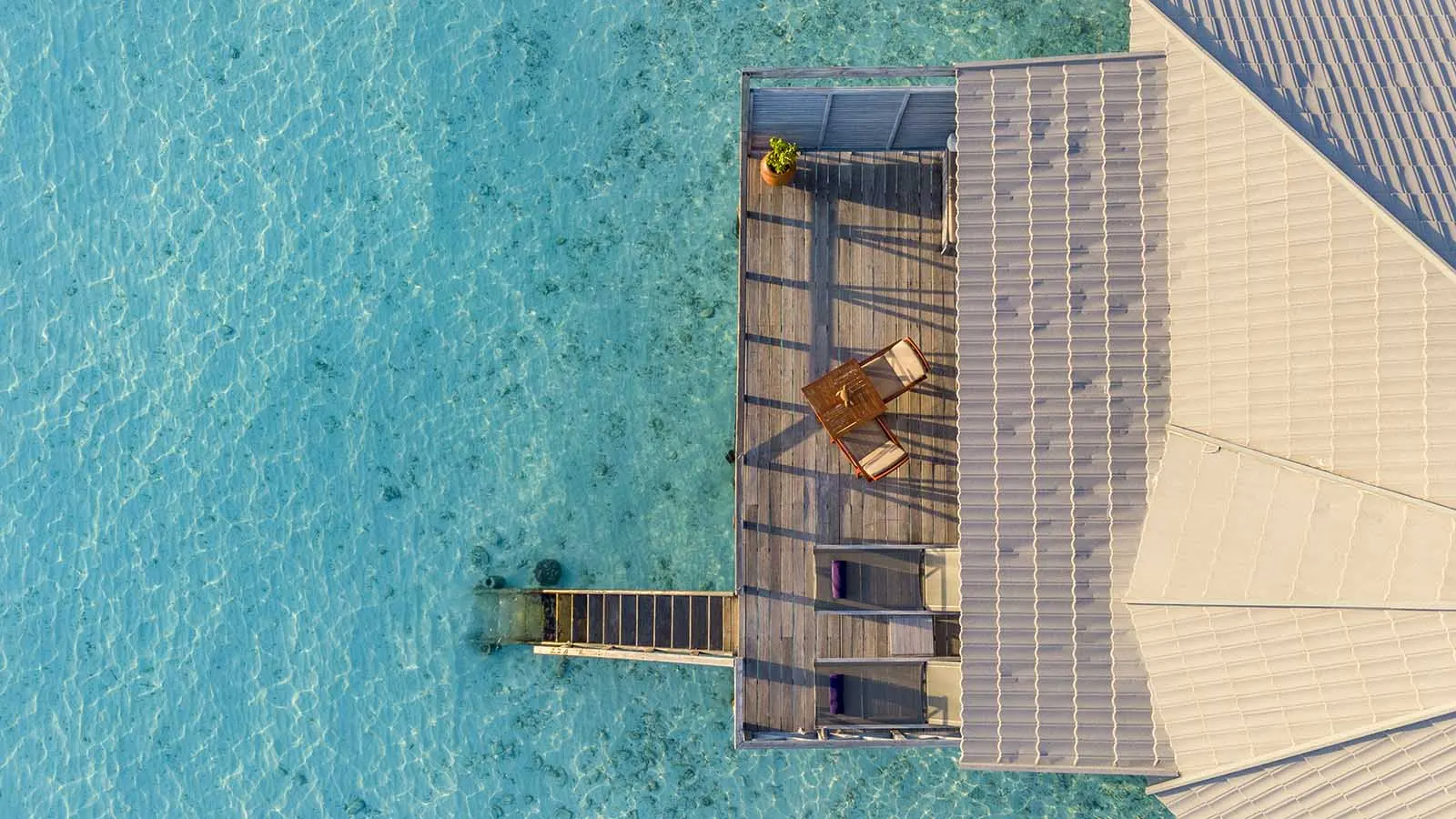 Jacuzzi Water Villa — вилла над водой с высоты