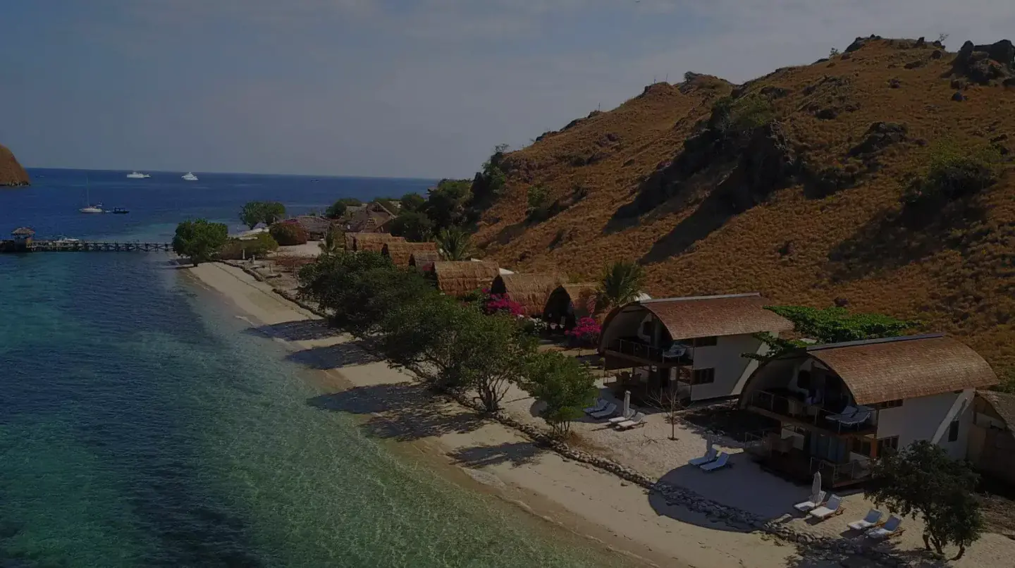 Komodo Resort — бухта курорта на острове Себаюр-Бесар