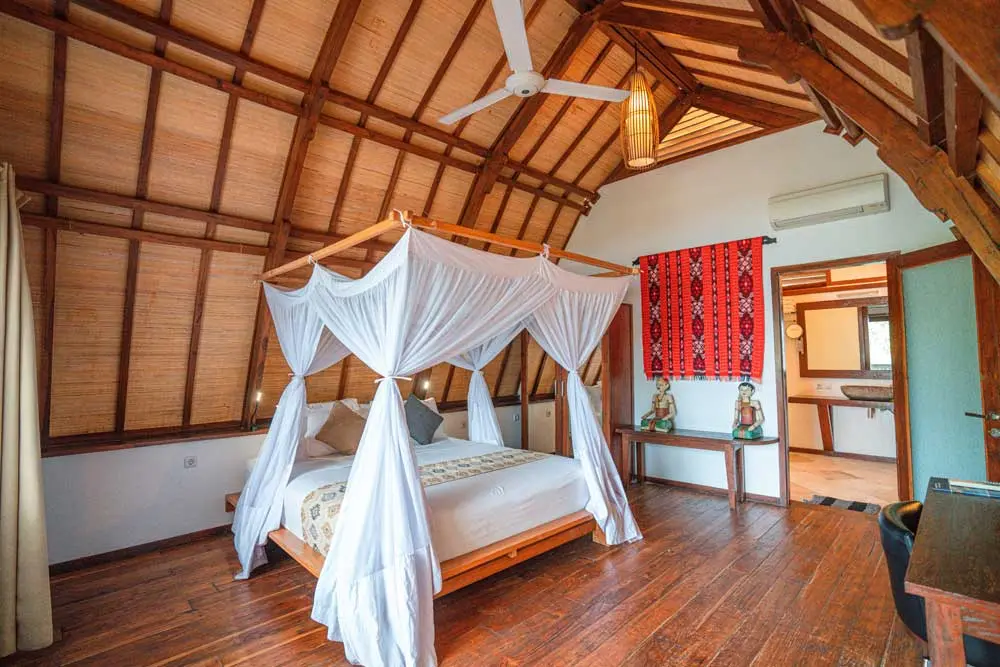 Ocean View Bungalow — терраса с видом на океан