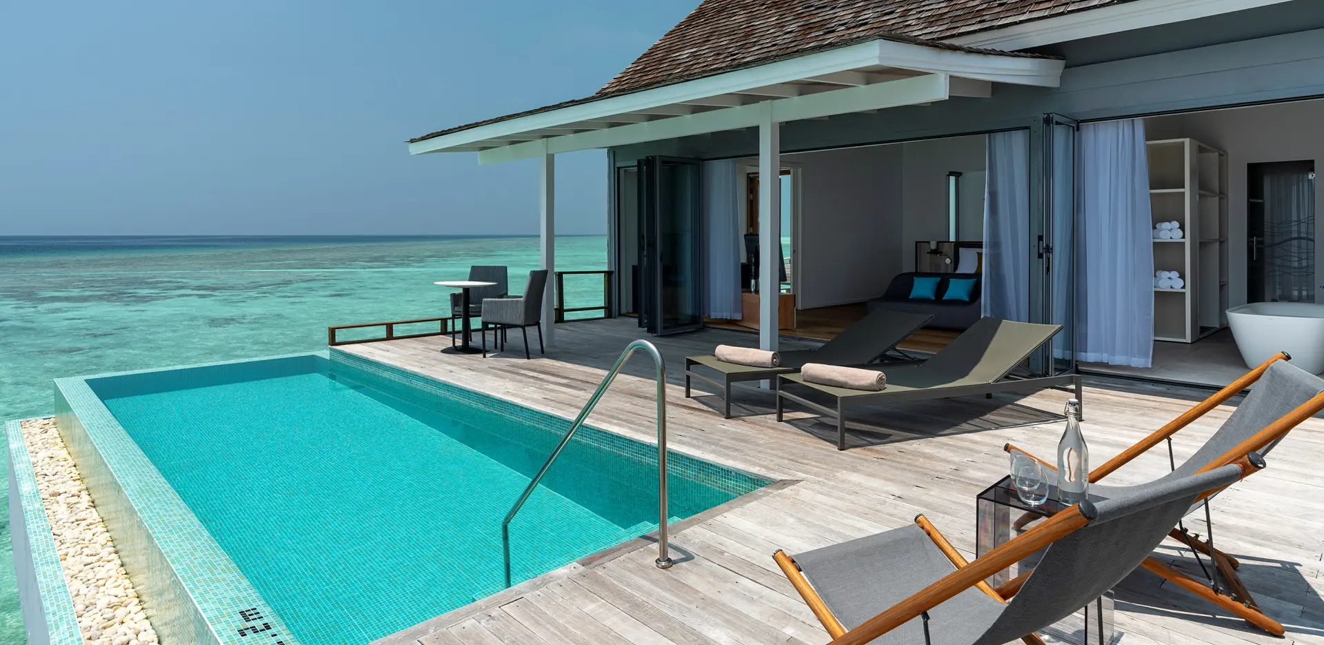 Thundi Water Villa with Pool — вилла у песчаной косы