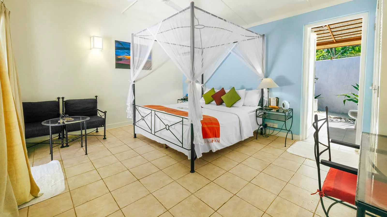 Beach Bungalow — спальня