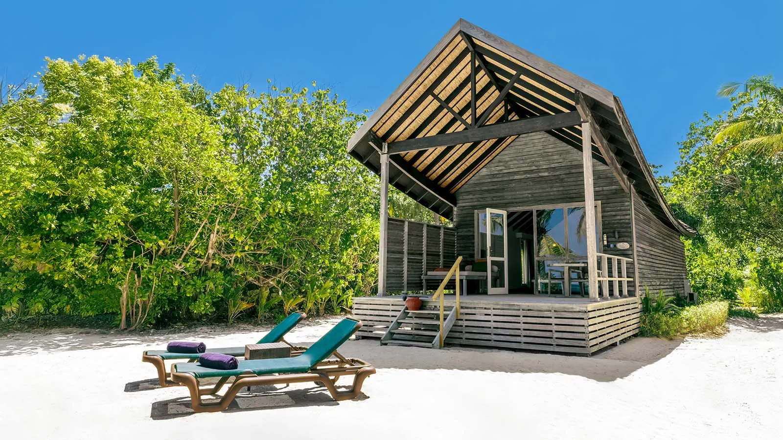 Deluxe Beach Villa — вилла на берегу