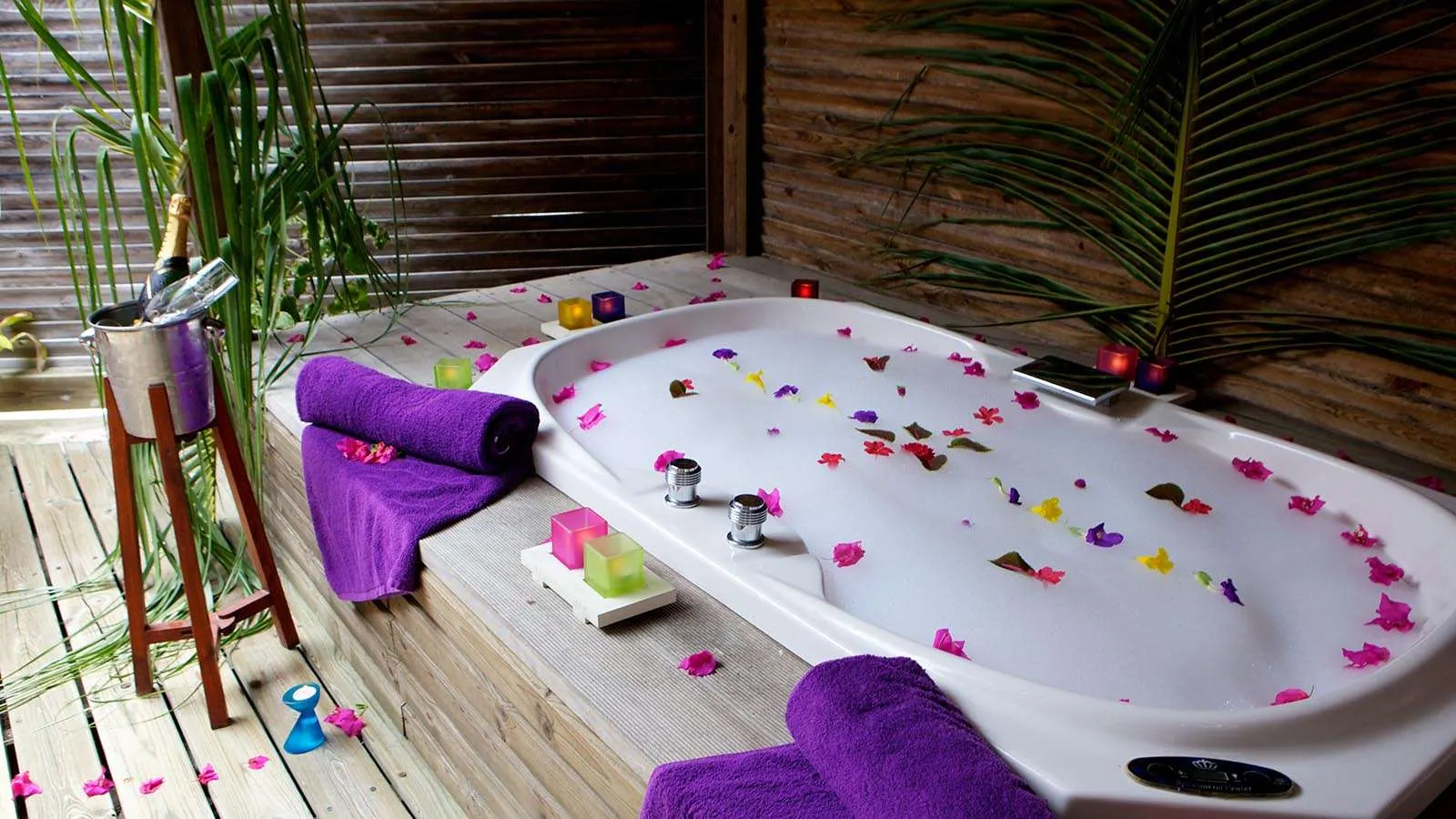 Jacuzzi Beach Villa — джакузи на террасе