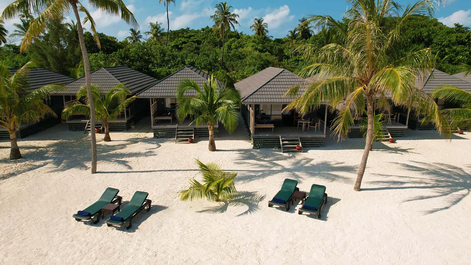 O Beach Villa — вилла со стороны пляжа