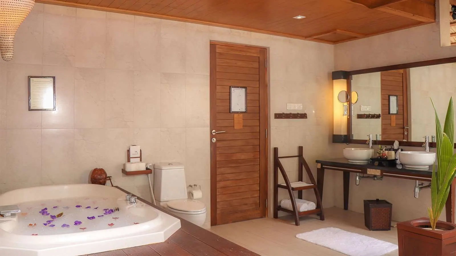 Private Pool Villa — ванная с джакузи