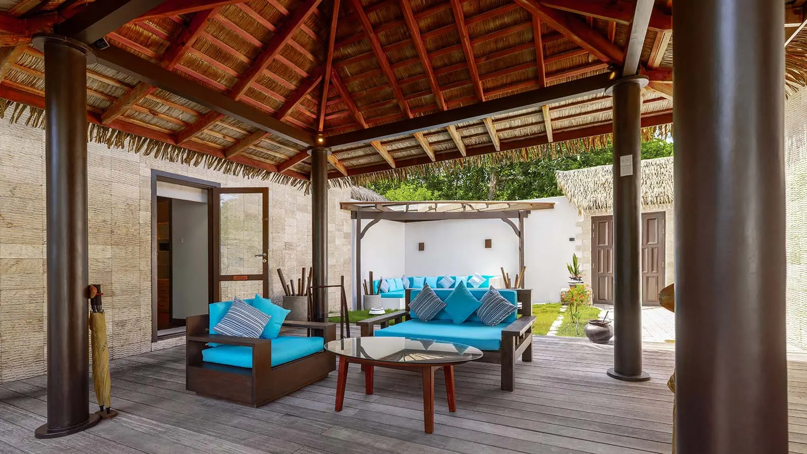 Private Pool Villa Family Suite — зона отдыха