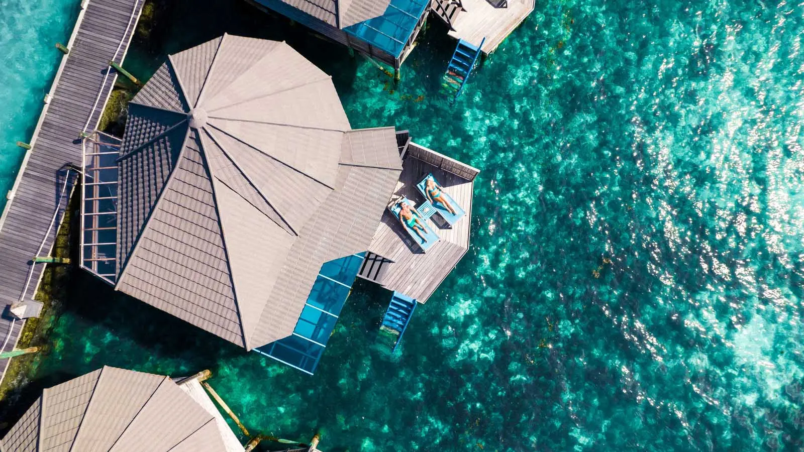 Sangu Water Villa — палуба с высоты