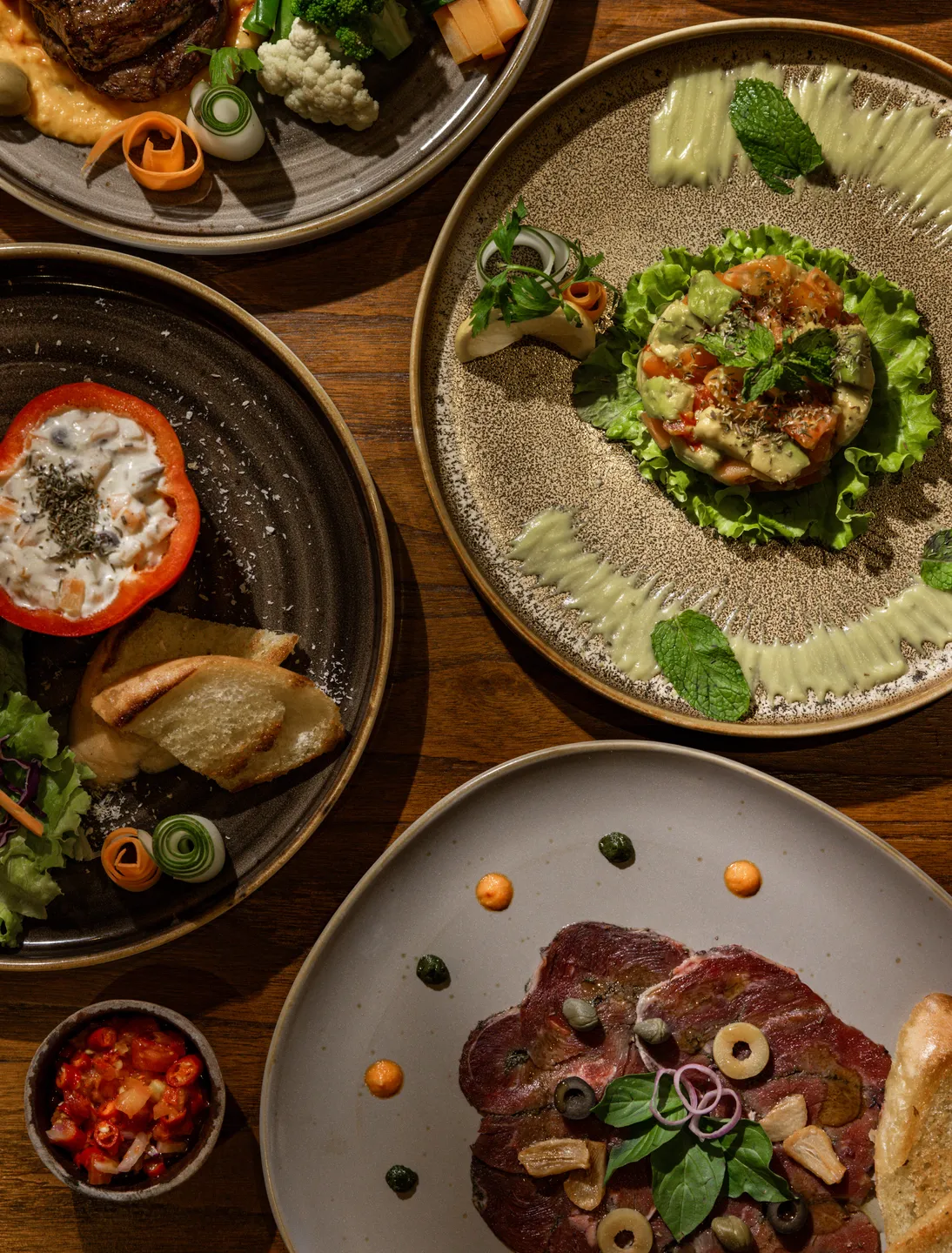 Minahasan and Western dishes served at the restaurant