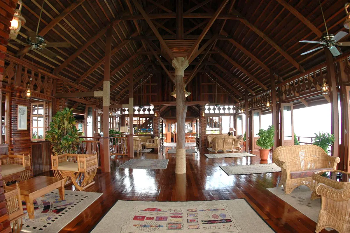 Lounge pavilion with a high roof