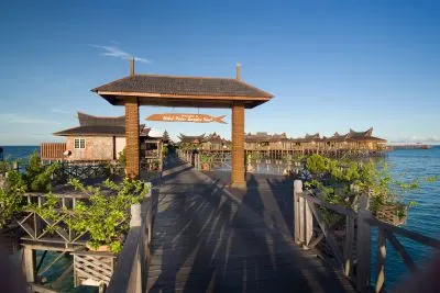 Gateway on the walkway at the entrance