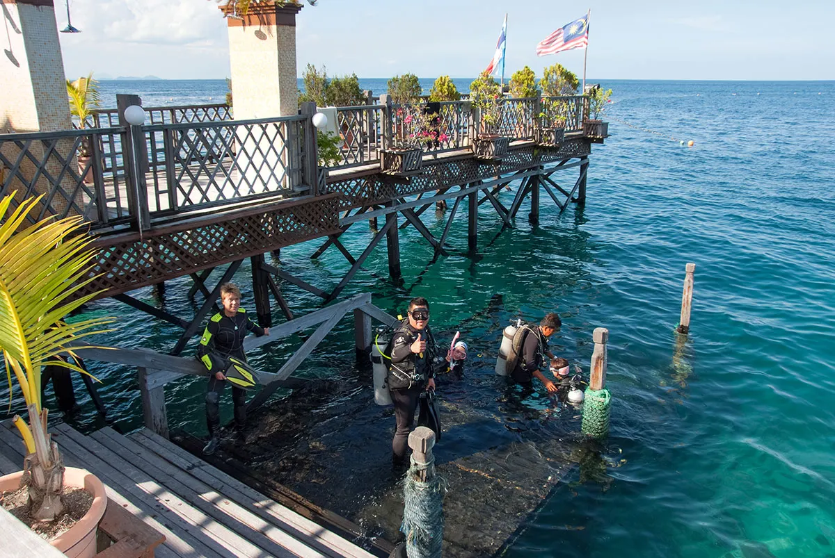 Divers at the house reef jetty