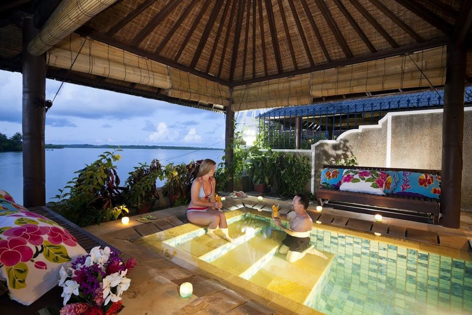 Deluxe Ocean View — the plunge pool under its gazebo