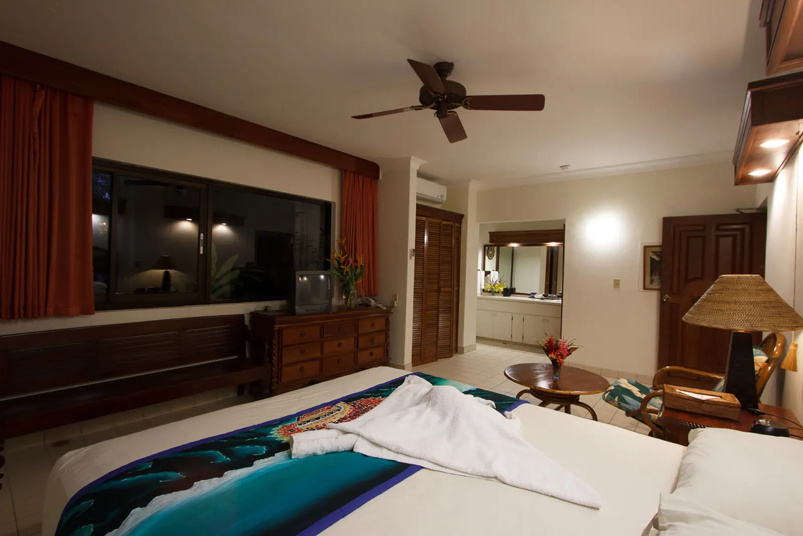 Standard Room — a room with a single queen bed