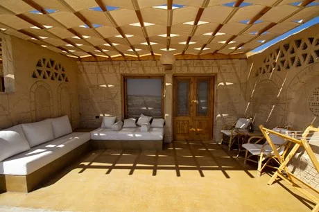 Chalet terrace facing the house reef