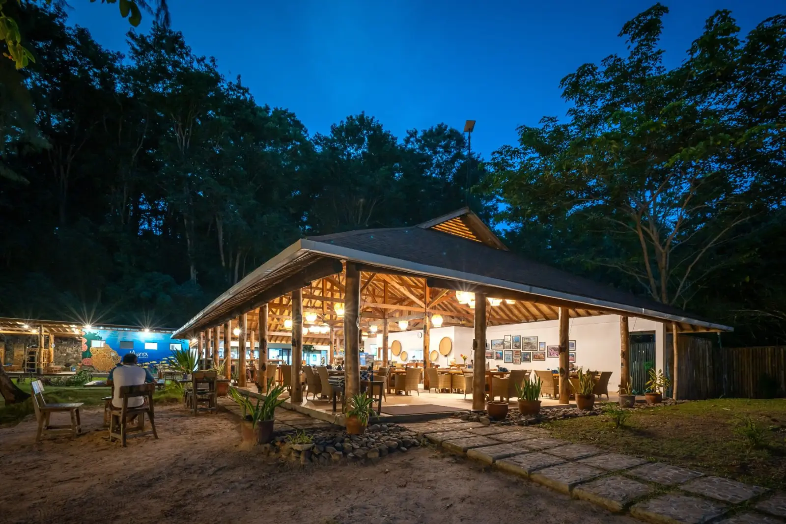 The restaurant in the evening