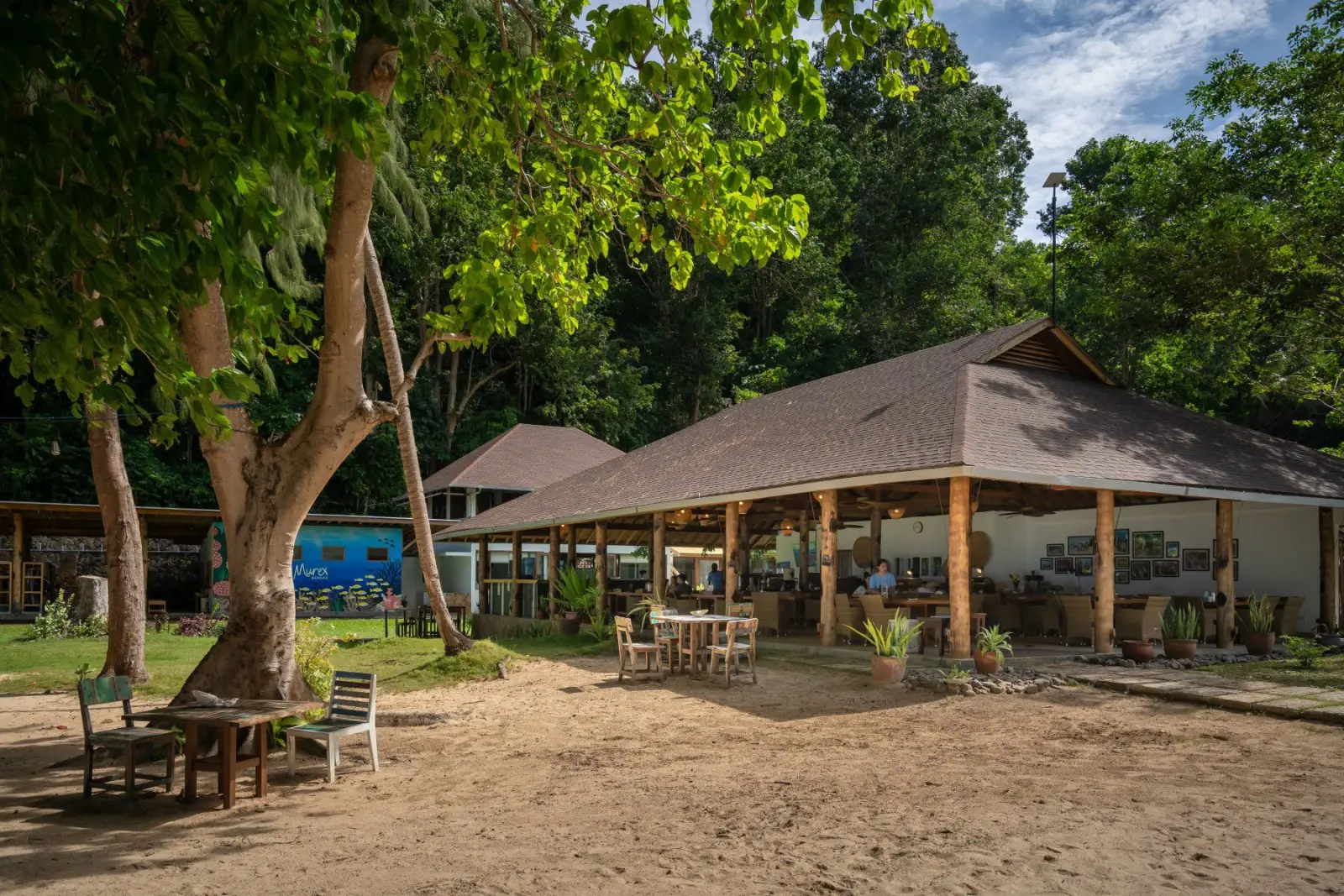 The restaurant seen from the beach