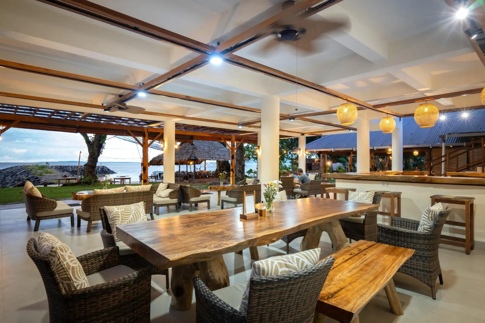 Lounge overlooking the ocean