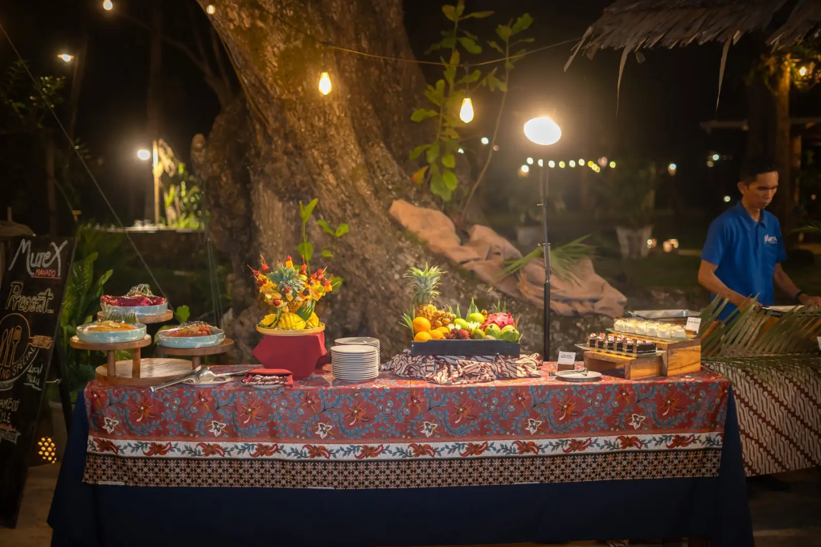 Buffet under a large tree
