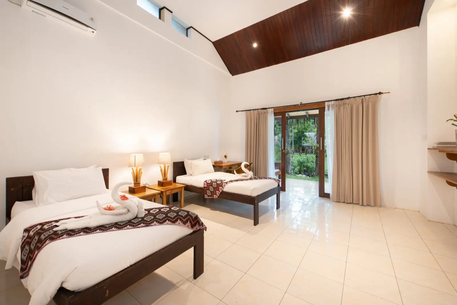 Cottage with twin beds